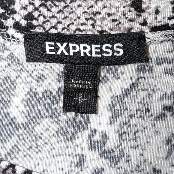 Express | Super Soft Essential Jersey Tee Snake in Ivory | Size Small - Picture 6 of 11
